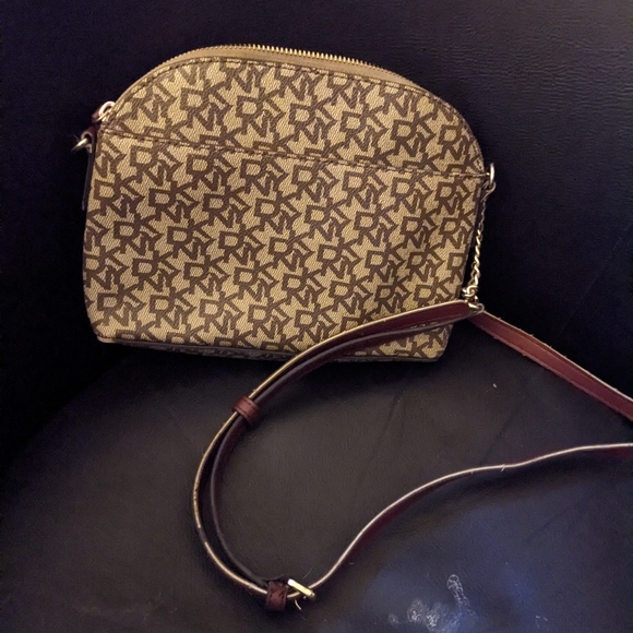 *Brand New* DKNY Bryant Dome Crossbody Bag - Picture 6 of 7